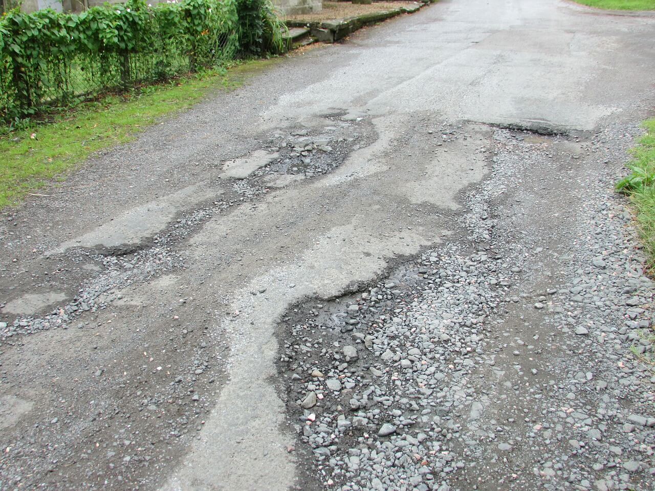 3 Tips to Avoid Pothole Damage